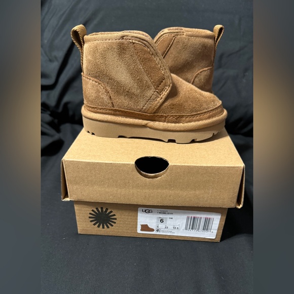 UGG Neumel EZ-Fit Toddler Size 6 - Picture 4 of 9